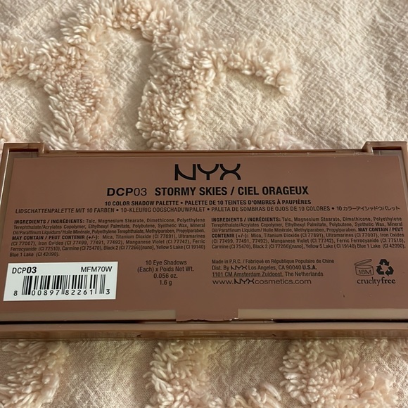 NYX | Stormy Skies Eyeshadow Pallette - Picture 4 of 7